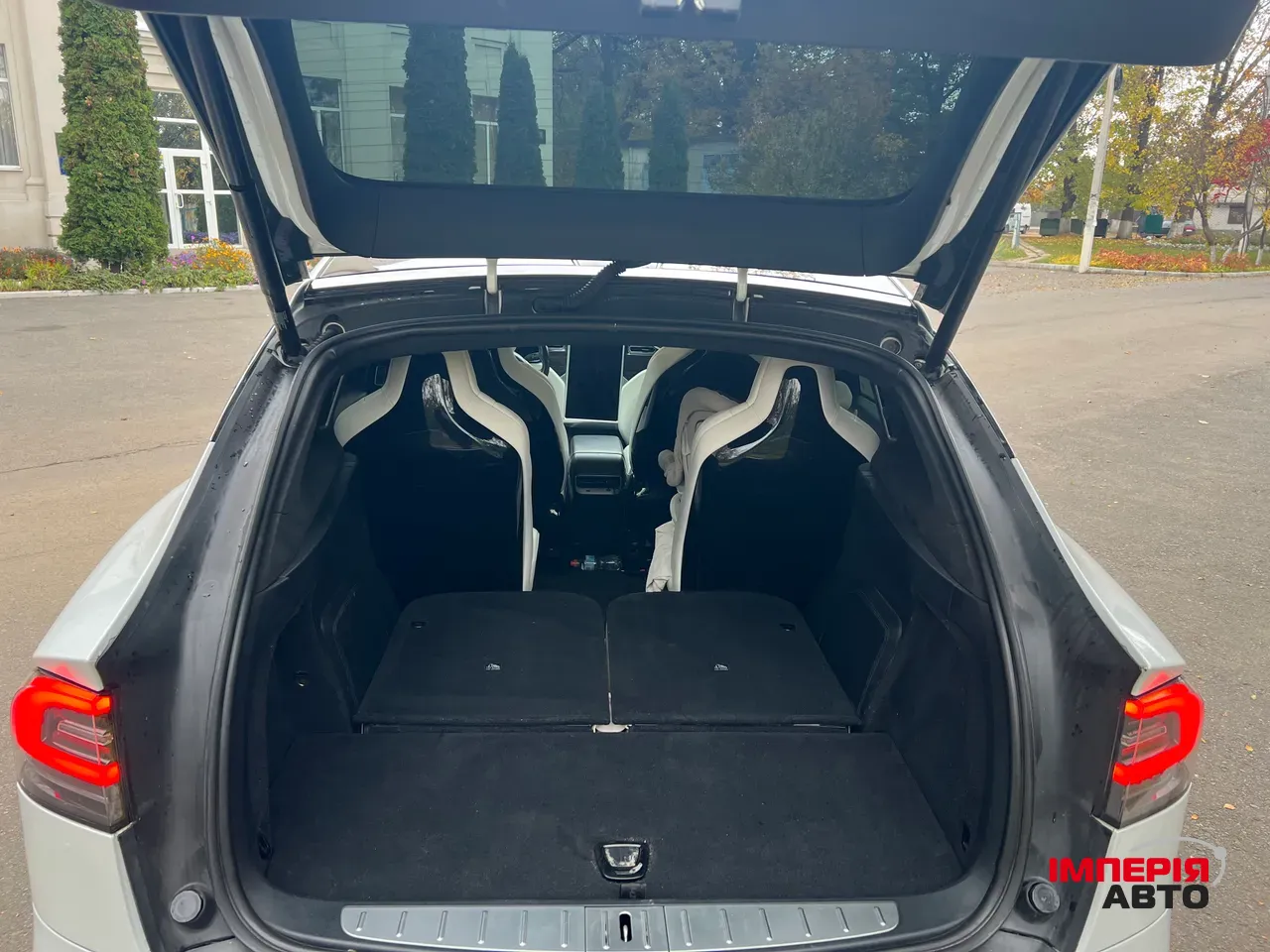 Tesla Model X - фото 1