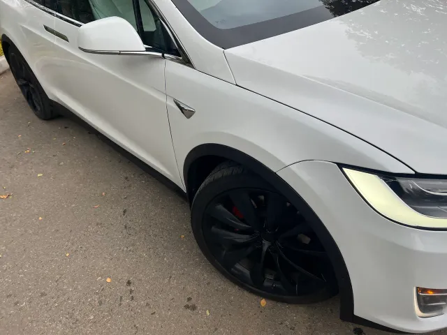 Tesla Model X - фото 3