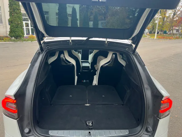 Tesla Model X - фото 1