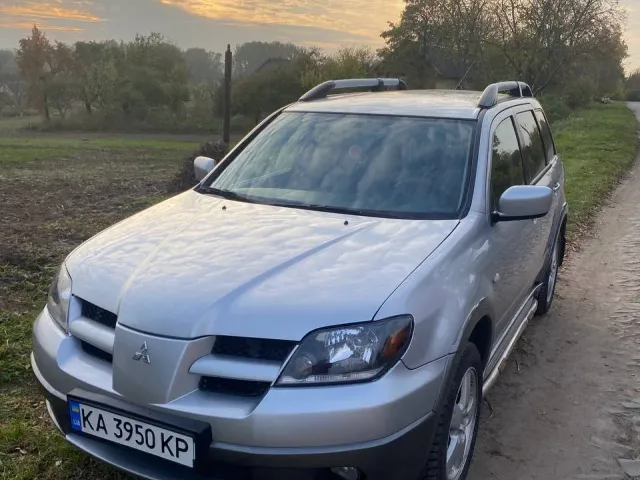 Mitsubishi Outlander - фото 1