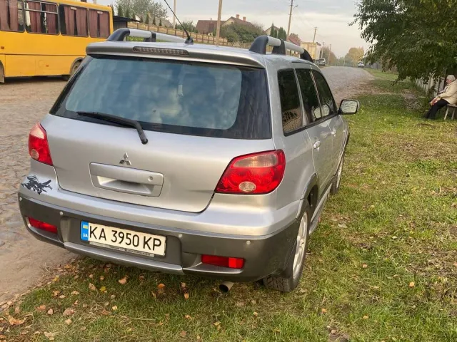 Mitsubishi Outlander - фото 4