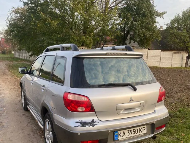 Mitsubishi Outlander - фото 3