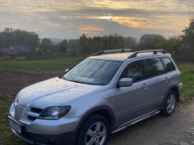 Mitsubishi Outlander - фото 2