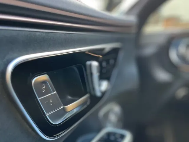 Mercedes-Benz EQE - фото 2