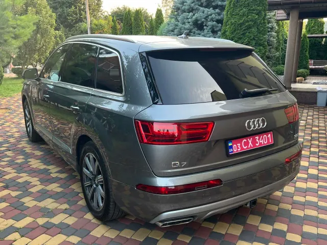 Audi Q7 - фото 4