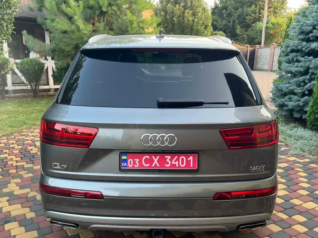 Audi Q7 - фото 5