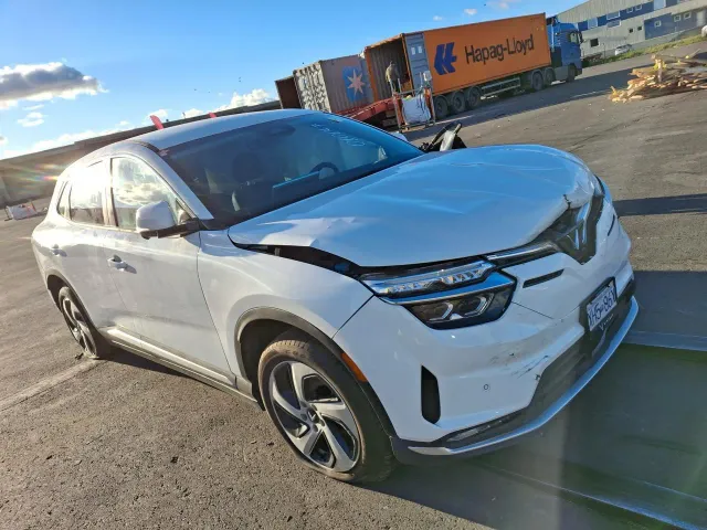 VinFast VF8 - фото 3