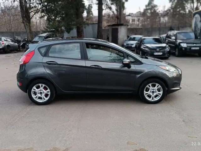Ford Fiesta - фото 1