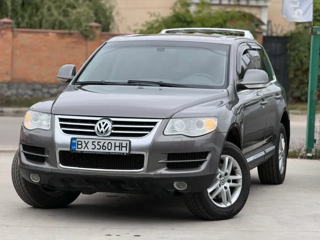 Volkswagen Touareg - фото 1