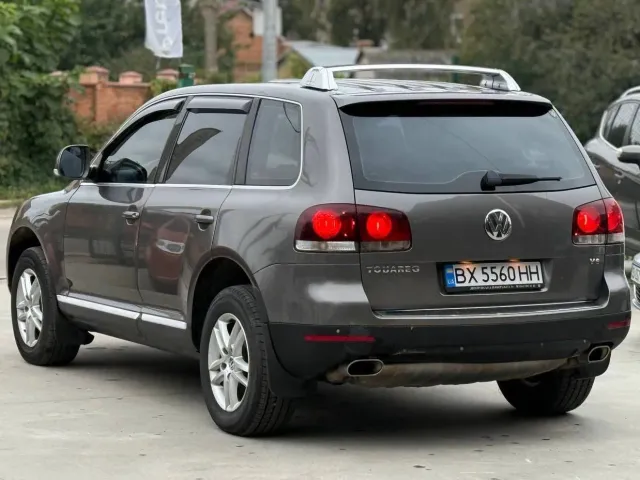 Volkswagen Touareg - фото 2