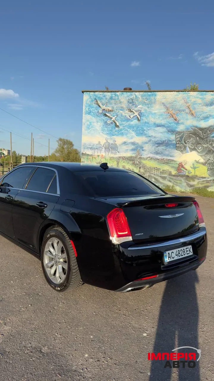Chrysler 300C - фото 4