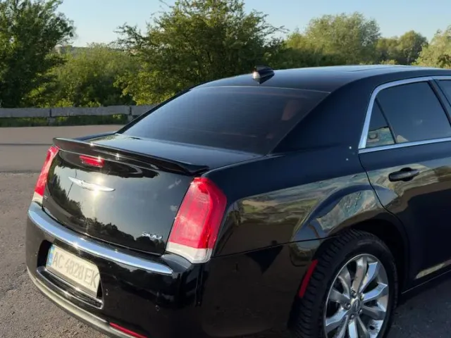 Chrysler 300C - фото 5