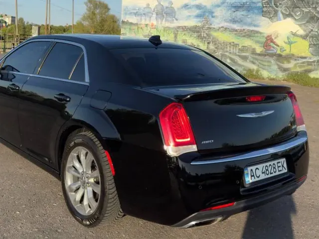 Chrysler 300C - фото 4