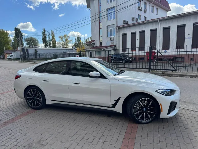 BMW i4 - фото 4