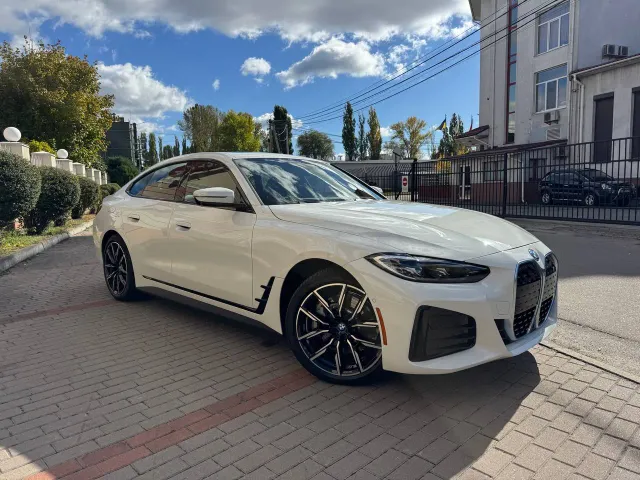 BMW i4 - фото 1