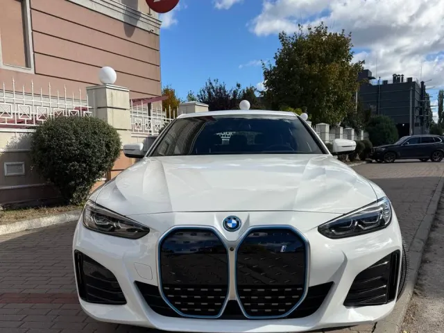 BMW i4 - фото 2