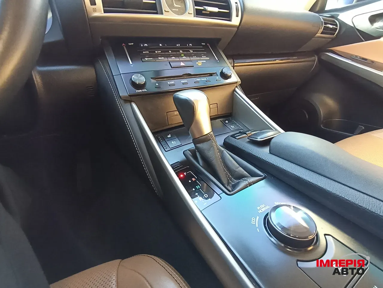 Lexus IS - фото 14