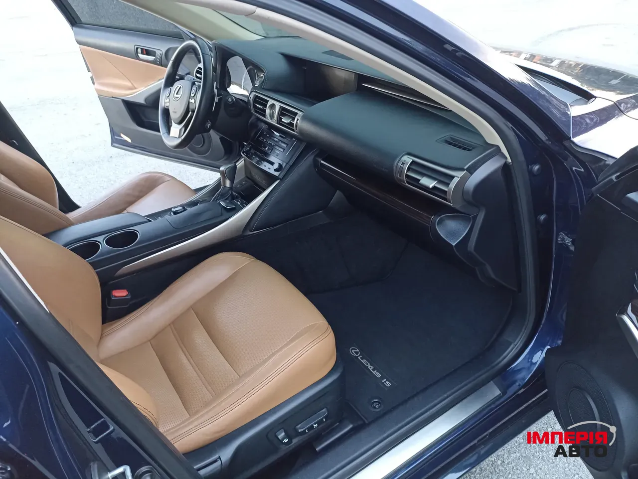 Lexus IS - фото 11