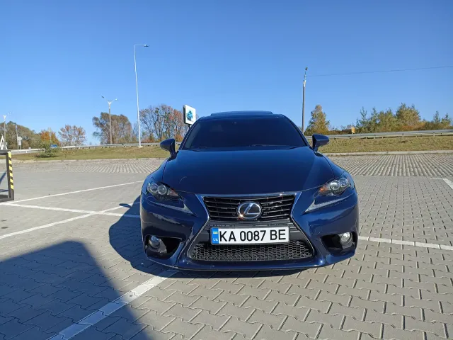 Lexus IS - фото 3