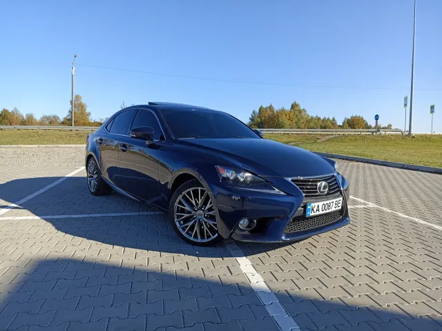 Lexus IS - фото 1