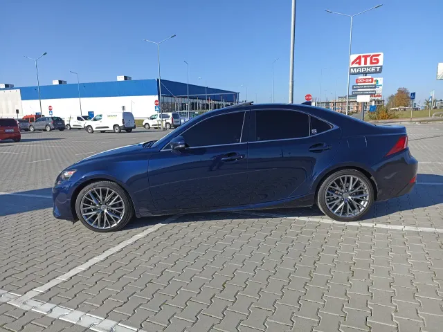 Lexus IS - фото 5