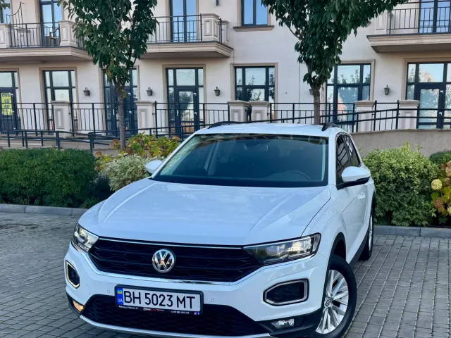 Volkswagen T-Roc - фото 1