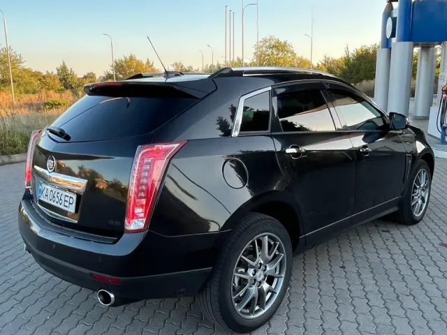 Cadillac SRX - фото 2