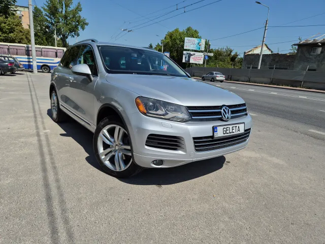 Volkswagen Touareg - фото 1