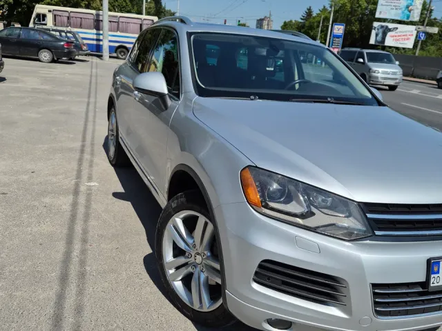 Volkswagen Touareg - фото 2