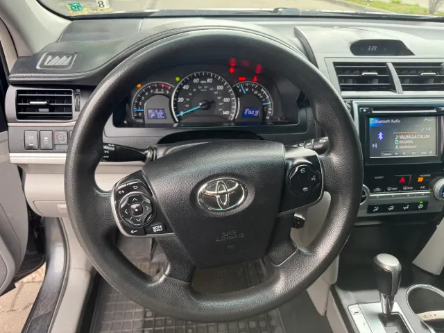 Toyota Camry - фото 3