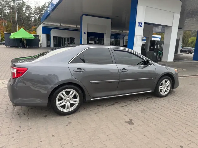 Toyota Camry - фото 2