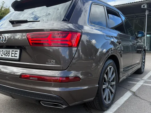 Audi Q7 - фото 1