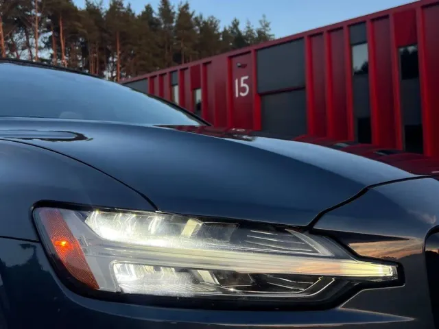 Volvo S60 - фото 3