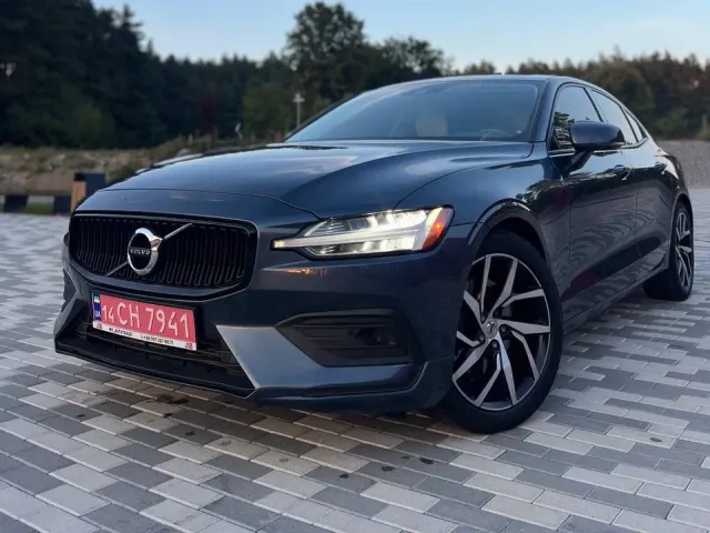 Volvo S60 - фото 1