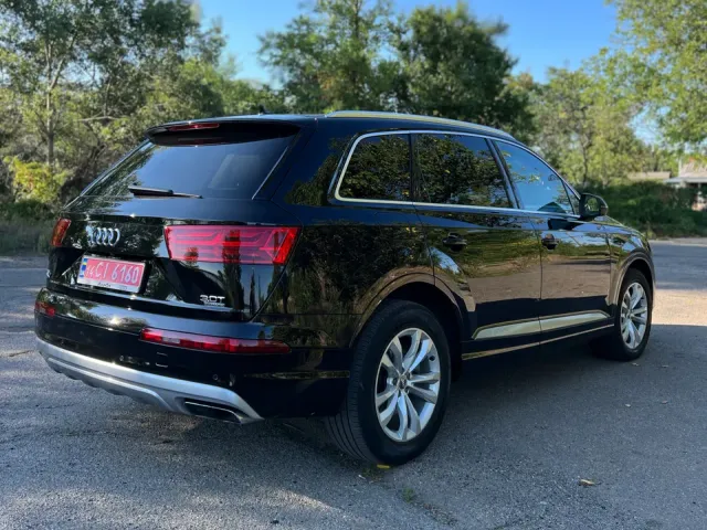 Audi Q7 - фото 5