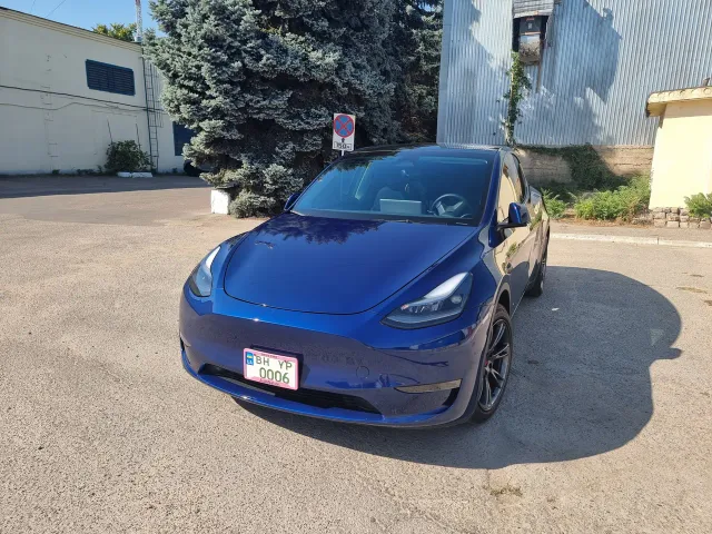 Tesla Model Y - фото 1