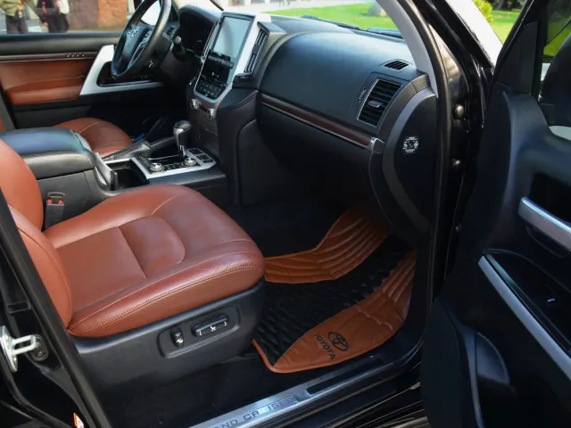 Toyota Land Cruiser - фото 2
