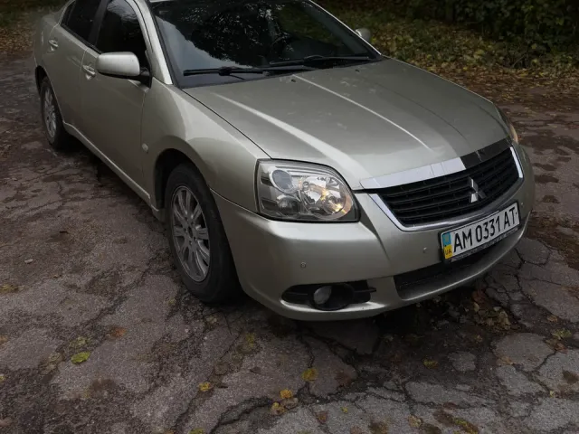 Mitsubishi Galant - фото 1