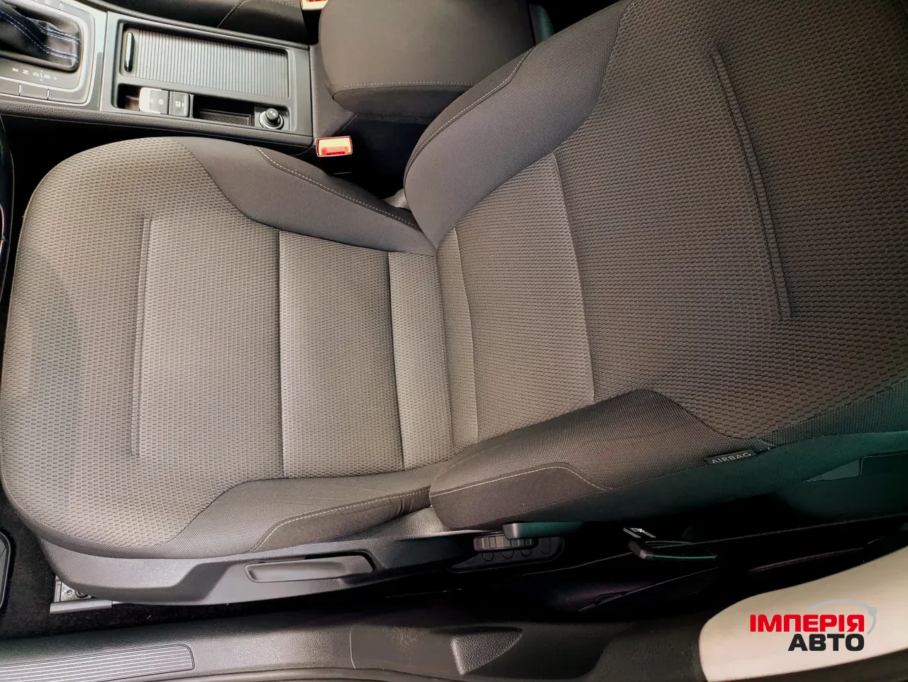 Volkswagen Golf - фото 16