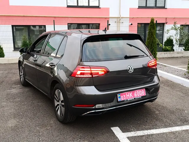 Volkswagen Golf - фото 4
