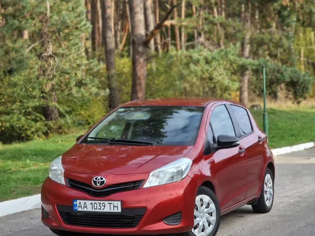 Toyota Yaris - фото 1