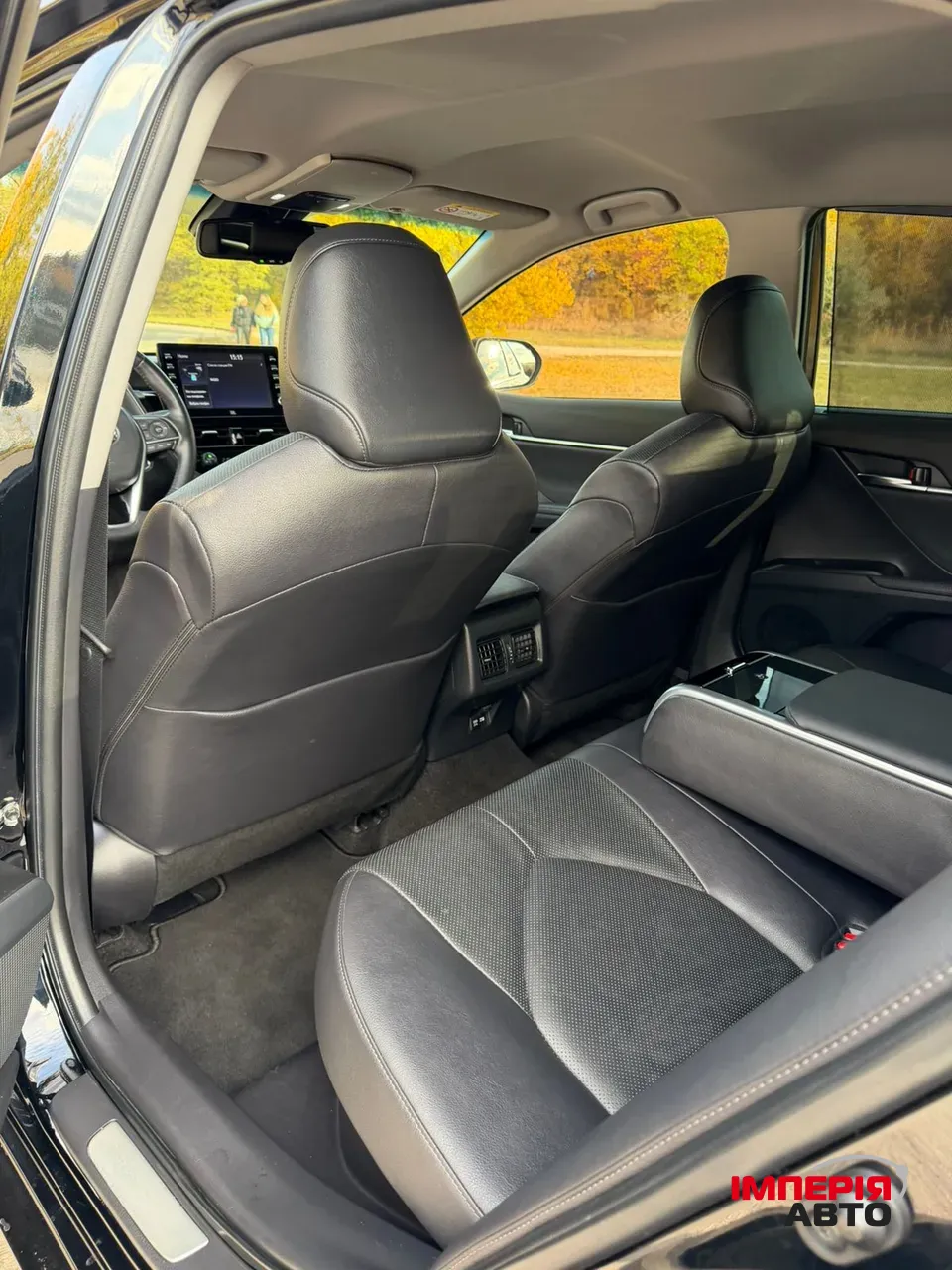 Toyota Camry - фото 2