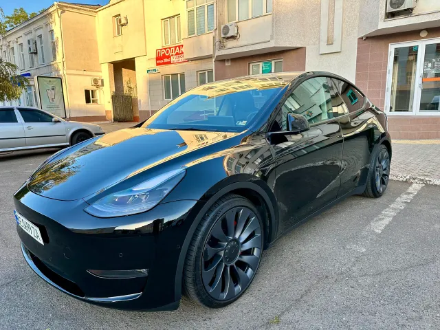 Tesla Model Y - фото 4