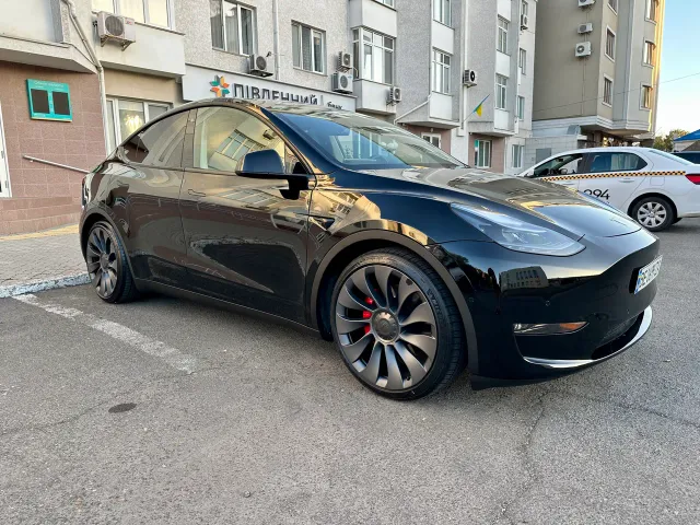Tesla Model Y - фото 2