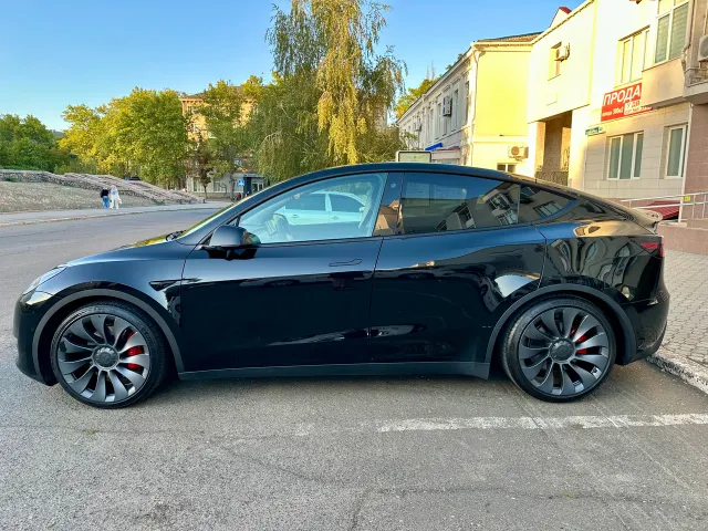 Tesla Model Y - фото 5