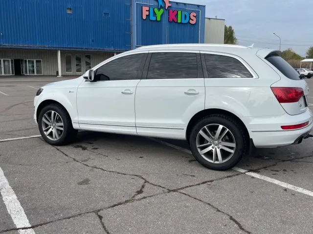 Audi Q7 - фото 1