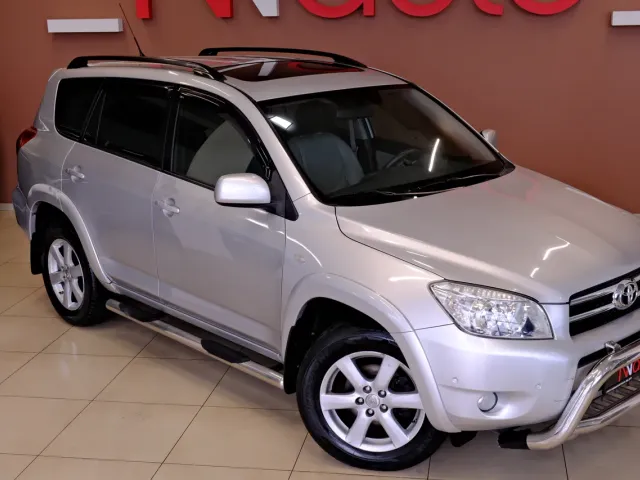 Toyota RAV4 - фото 4