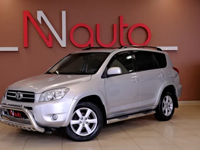 Toyota RAV4 - фото 1