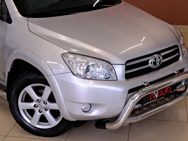 Toyota RAV4 - фото 3