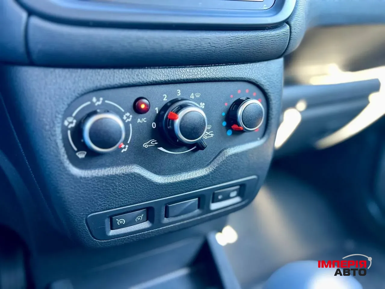 Dacia Lodgy - фото 18